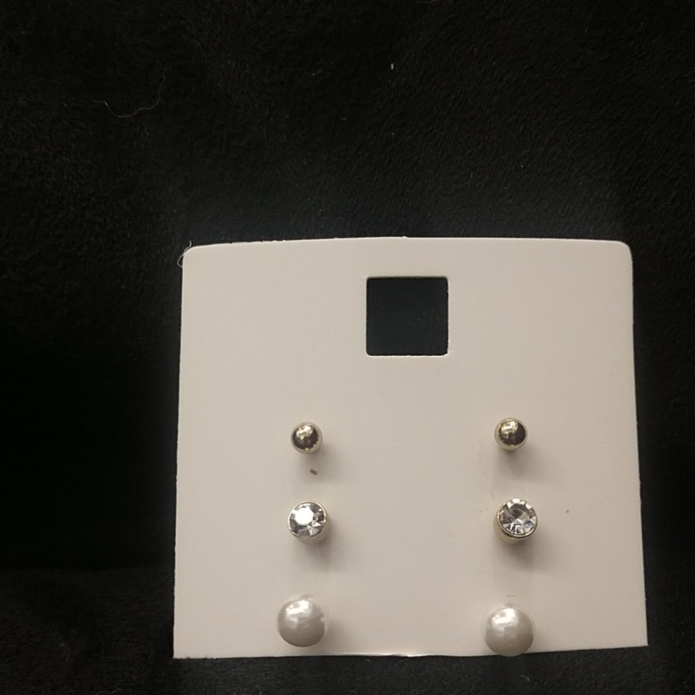 NWOT BEELINE Old Navy Set of 3 stud earrings